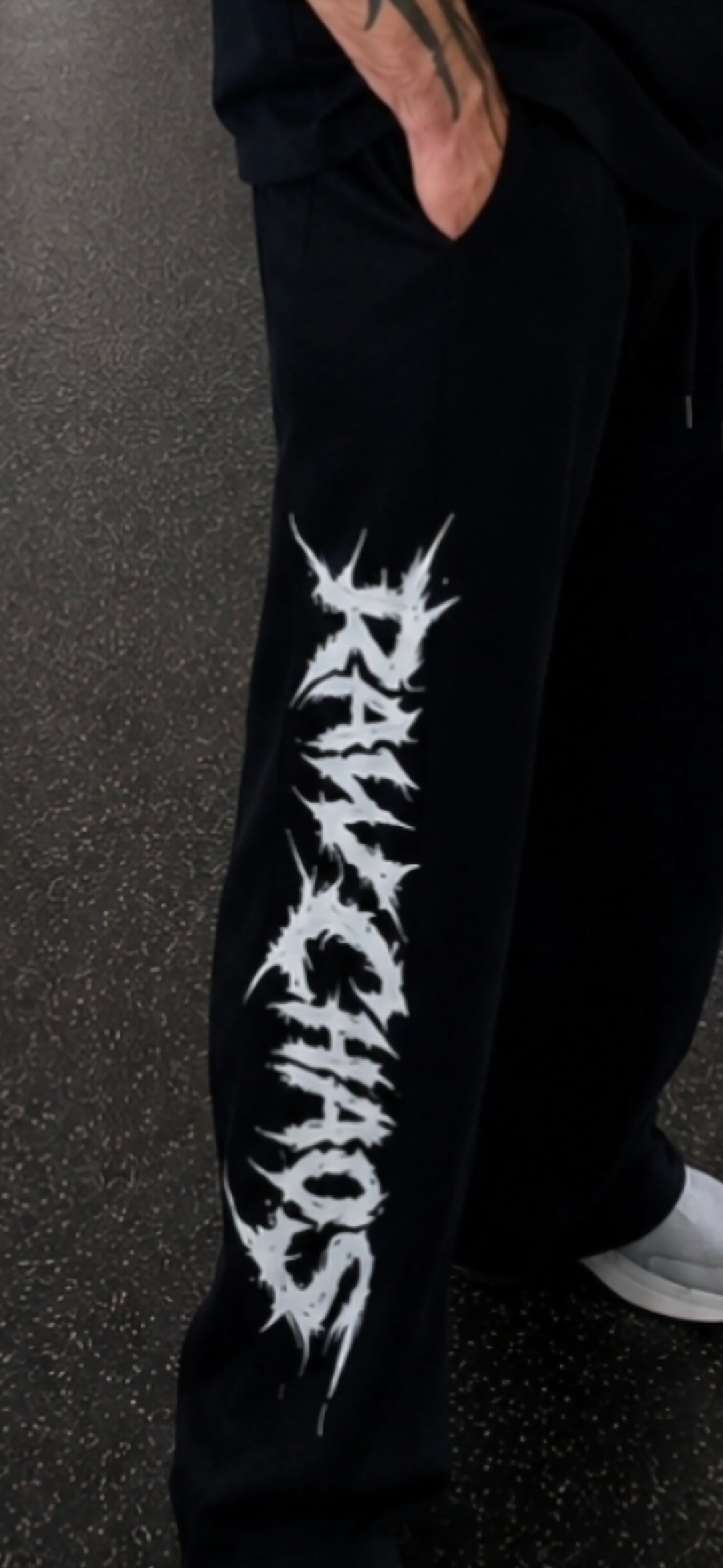 Wide leg pants! Thorn's logo!