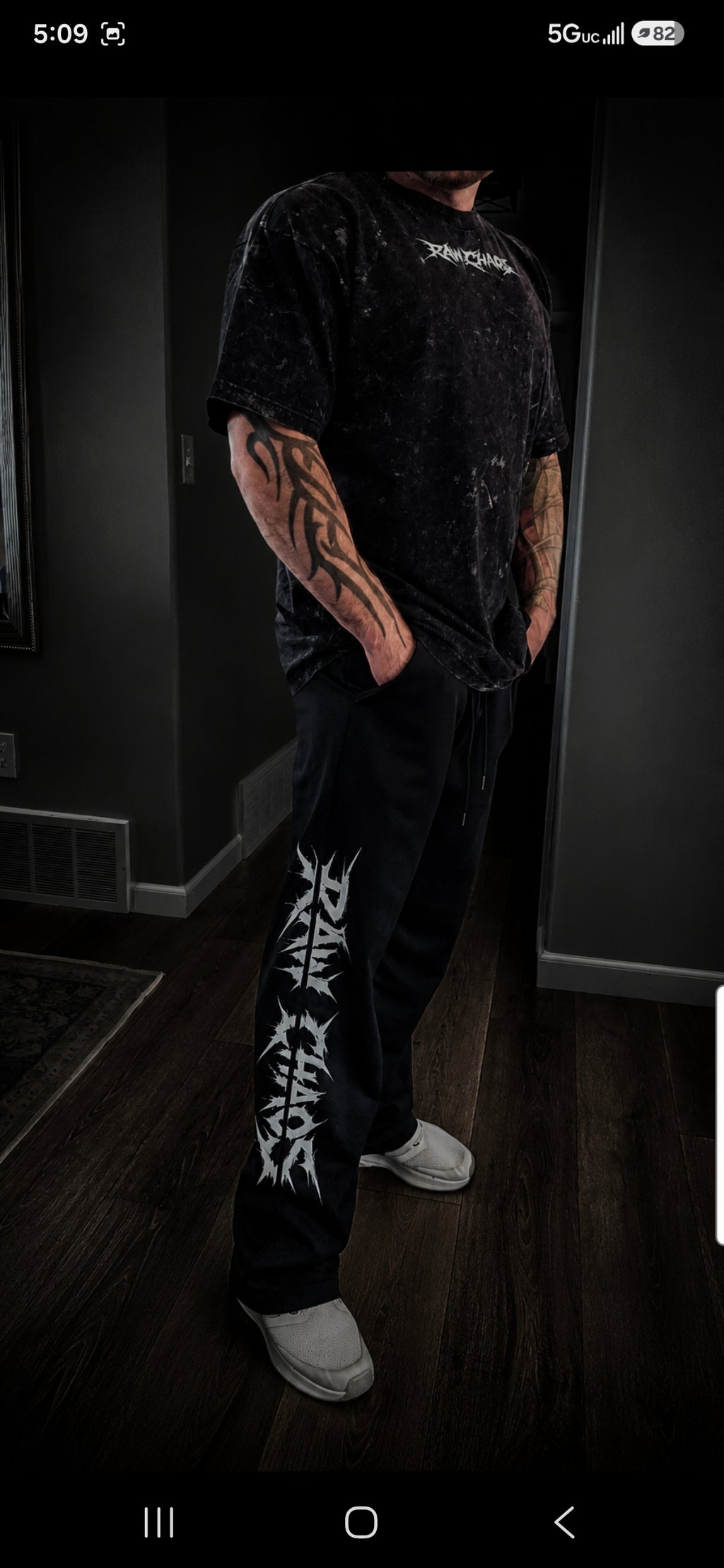 Wide leg pants razor's logo!