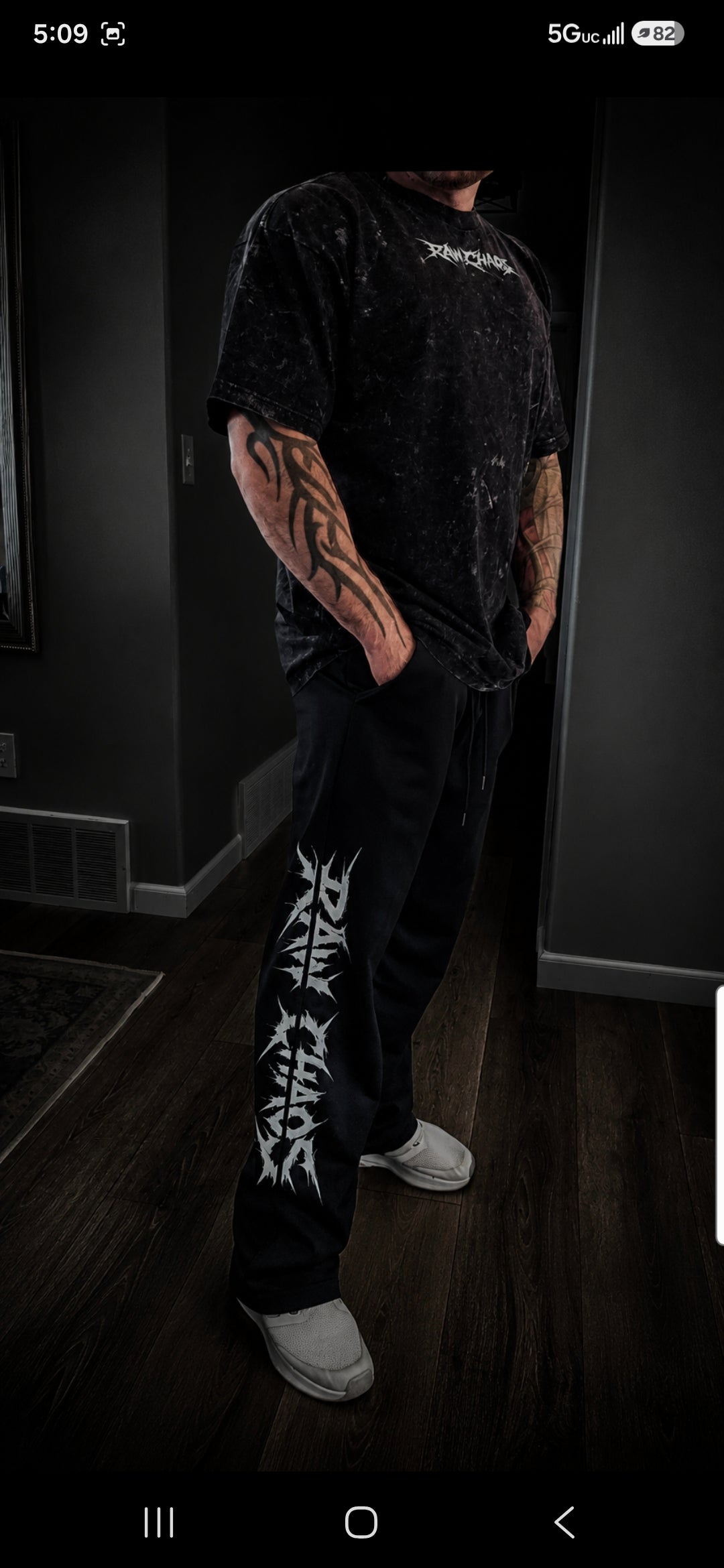 Wide leg pants razor's logo!