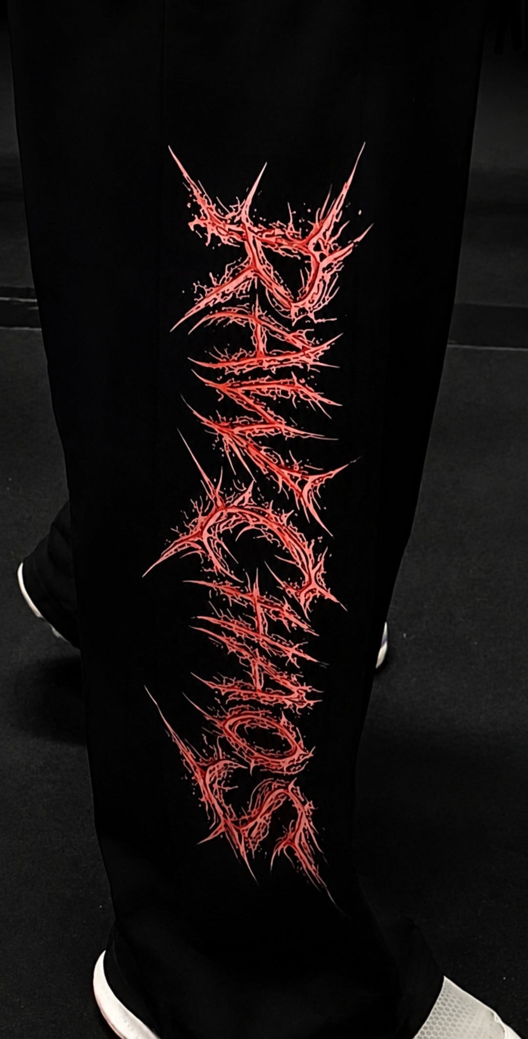 Ultra wide leg pants! 3D Thorns logo in red.